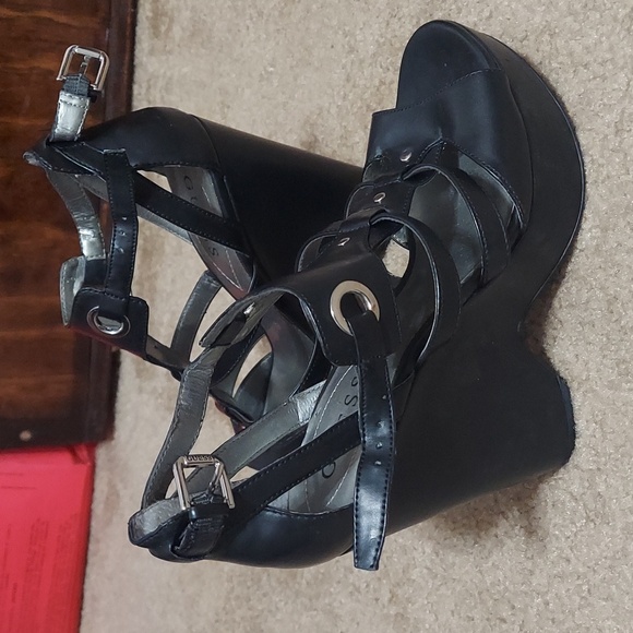Guess size 7 Black - Picture 2 of 3